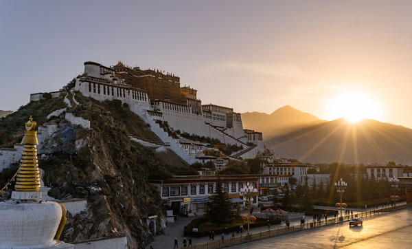 10月成都出发到西藏拉萨租车费用是？需要多少天？